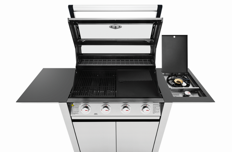 1600 Stainless Steel 4 burner barbecue on trolley + free cover